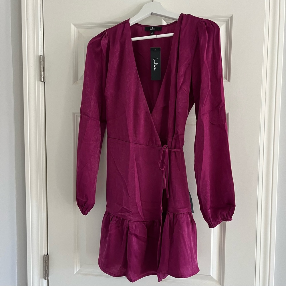 Lulus BNWT Long Sleeve Satin Wrap Dress Size Small